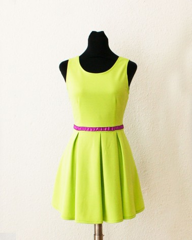 Vestido Corto Verde Lima con Tirantes