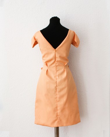 Vestido corto en tafeta melocotón con lazo XL