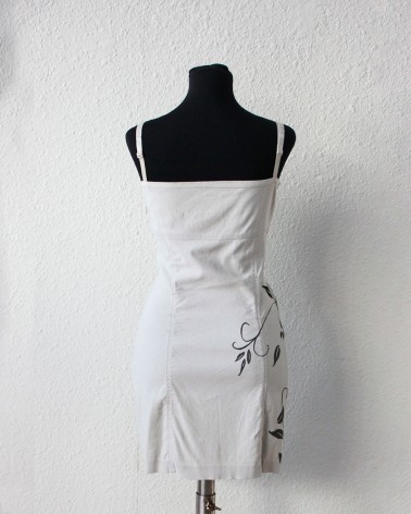 Vestido Blanco con Flores en Negro