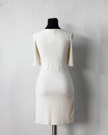 Vestido Fiesta Blanco con Collar Negro