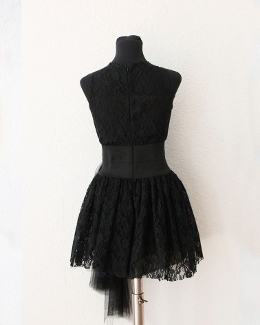 Vestido Corto Negro con Encaje