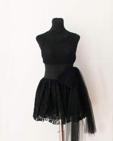 Vestido Corto Negro con Encaje