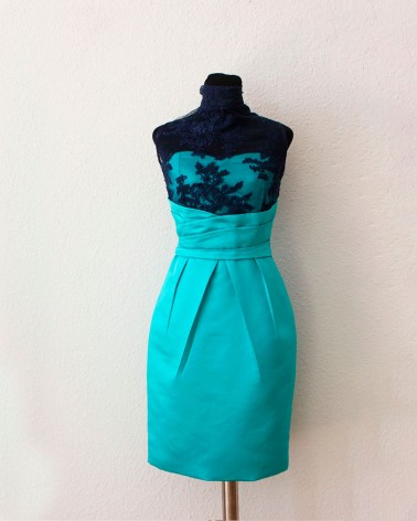 Vestido Aqua Con Bordado de Encaje