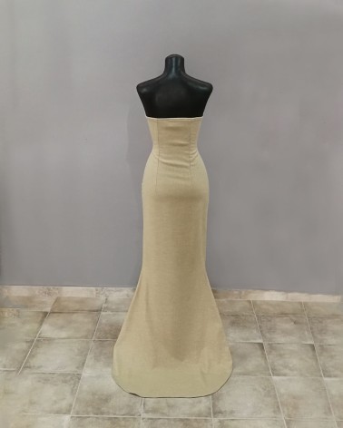 Vestido de gala palabra de honor en color crema