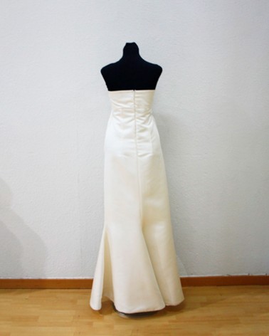 Vestido de novia palabra de honor en mikado recto con pliegues laterales