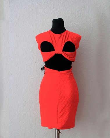 Vestido Corto Rojo con escote cut-out  y espalda abierta
