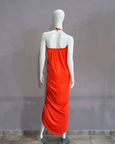 Vestido Naranja Fluido con Cuello Halter y Abertura Frontal
