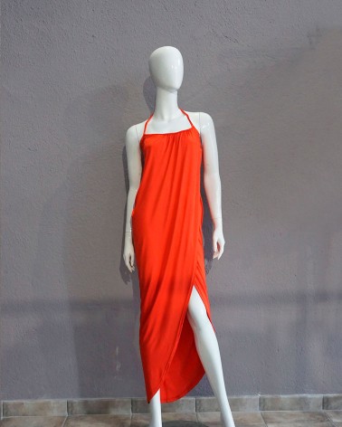 Vestido Naranja Fluido con Cuello Halter y Abertura Frontal