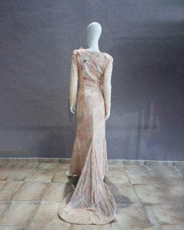 Vestido de lentejuelas blanco roto alta costura