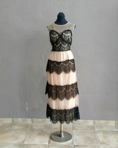 Vestido de Fiesta Largo con Vuelo de Encaje Negro