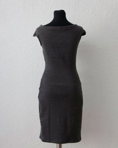 Vestido tubo de punto en gris oscuro