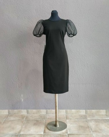 Vestido corto de fiesta negro con mangas de tul    94