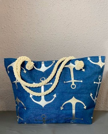 Bolso de playa azul marino con estampado de anclas plateadas y asas de cuerda