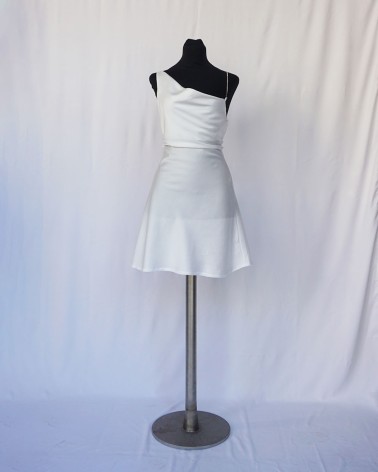 vestido lencero corto asimétrico de raso blanco        LACS1832a
