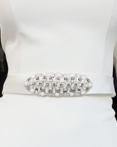 Cinturón de novia con adorno de pedrería y perlas