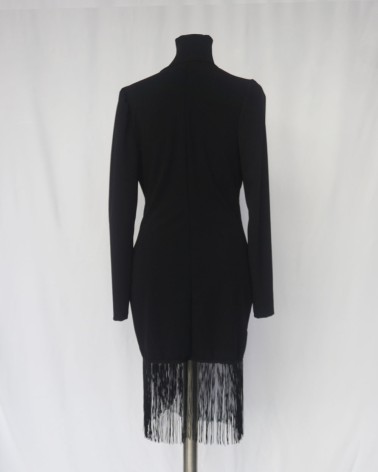 Vestido corto negro con manga larga y flecos escote en V
