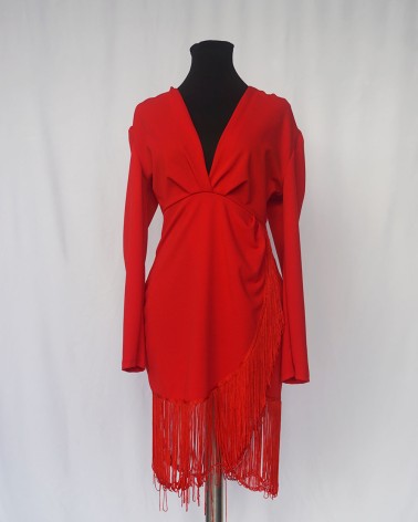 Vestido rojo corto de flecos y manga larga con escote en V