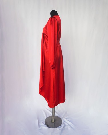 Vestido midi de manga larga en raso rojo y escote en V