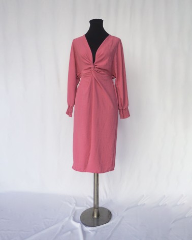Vestido midi manga larga con escote en V color rosa