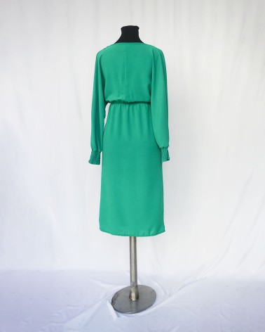 Vestido midi de manga larga en color verde