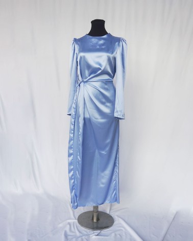 Vestido de manga larga de raso azul cielo