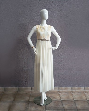 Vestido largo en gasa con cuerpo bordado en dorado