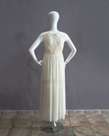 Vestido largo en gasa con cuerpo bordado en dorado