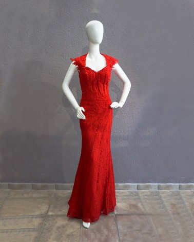 Vestido largo rojo de encaje corte sirena