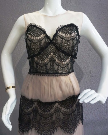 Vestido de Fiesta Largo con Vuelo de Encaje Negro