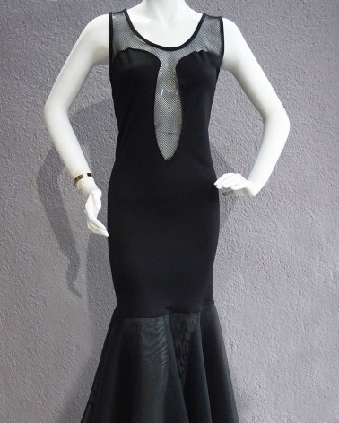 Vestido Largo Negro de Corte Sirena con Escote Ilusión y Tul