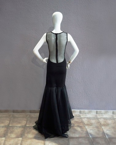Vestido Largo Negro de Corte Sirena con Escote Ilusión y Tul