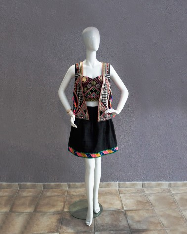 Falda de Fiesta Corta Negra con Triángulos de Colores
