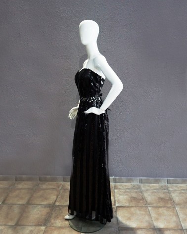 Vestido Largo Negro con Corsé y Detalles en Pedrería