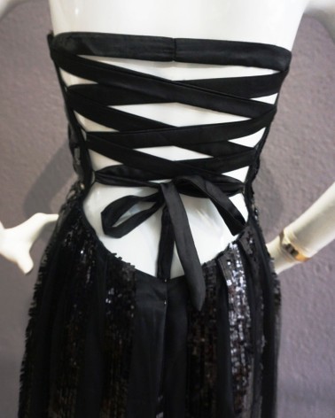 Vestido Largo Negro con Corsé y Detalles en Pedrería