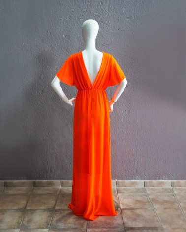 Vestido largo naranja escote en uve cruzado