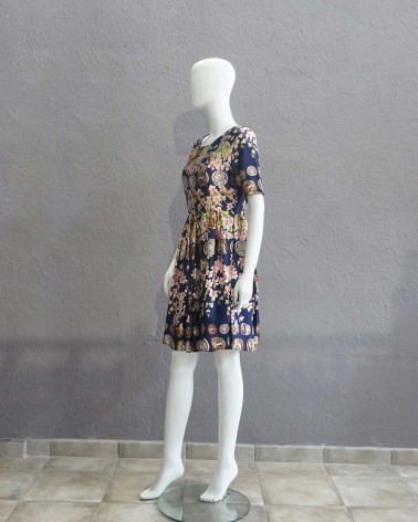 Vestido estampado floral y monedas corto en fondo azul marino