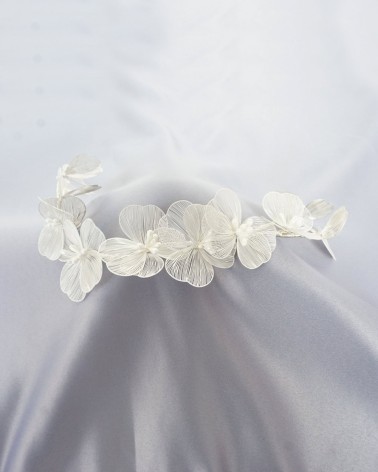 Diadema de Novia con Flores de Alambre Blancas