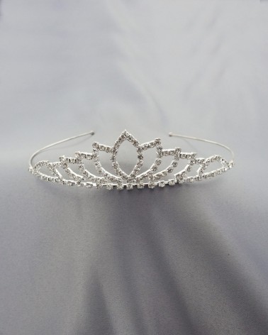 Tiara Plateada con Diseño de Flor Abierta y Cristales para novia