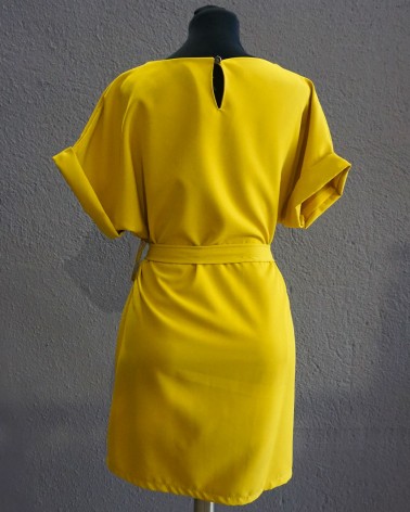 Vestido corto amarillo con bolsito