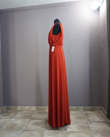 Vestido de fiesta color rojo teja largo escote pico gasa LAC3689f