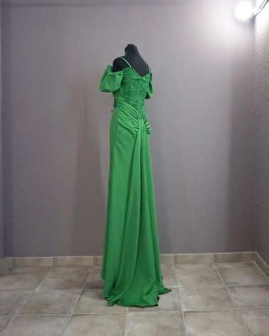 Vestido largo verde con escote corazón y mangas caídas