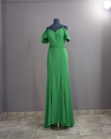 Vestido largo verde con escote corazón y mangas caídas