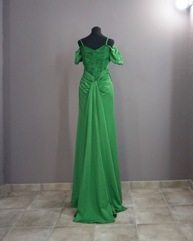 Vestido largo verde con escote corazón y mangas caídas