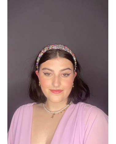 Diadema con piedras multicolores y brillos plateados