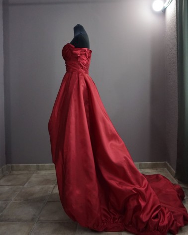 Vestido de cola burbuja abierto rojo rubí