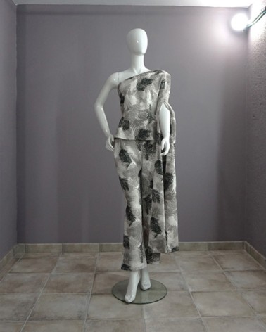 Top asimétrico en brocado estampado de hojas