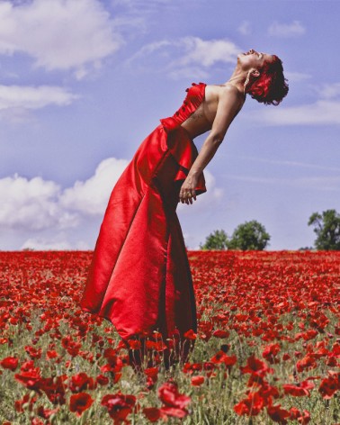 Vestido rojo palabra de honor en satén con peplum