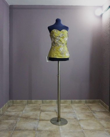 Top Fiesta Palabra de Honor en Brocado Dorado