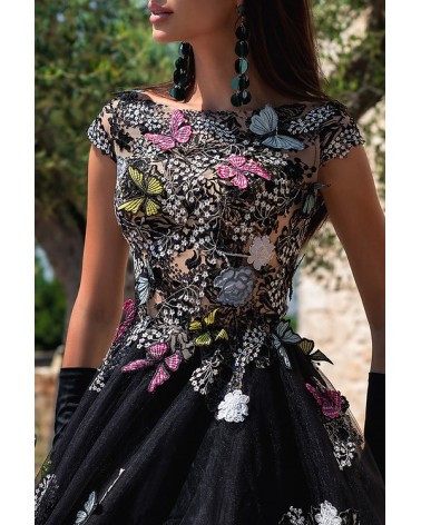 Vestido de novia negro princesa con mariposas en tul