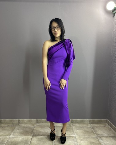 Vestido Morado Largo Con Lazo En El Hombro Y Escote Asimétrico